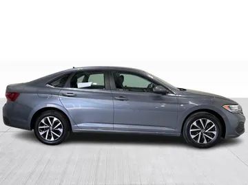 2022 Volkswagen Jetta - image 2