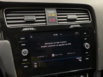 2018 Volkswagen Golf SportWagen - image 8
