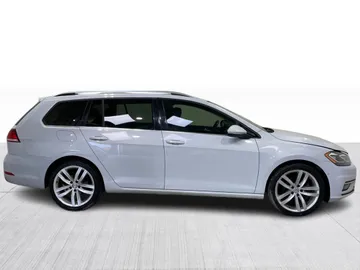 2018 Volkswagen Golf SportWagen - image 2