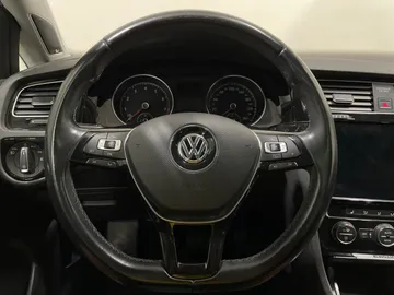 2018 Volkswagen Golf SportWagen - image 24