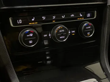 2018 Volkswagen Golf SportWagen - image 22