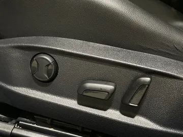 2018 Volkswagen Golf SportWagen - image 19