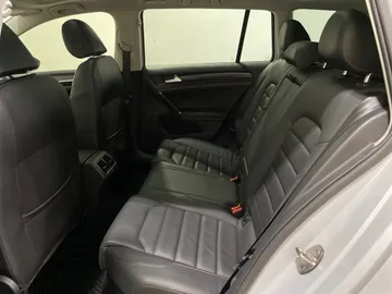 2018 Volkswagen Golf SportWagen - image 16
