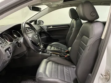 2018 Volkswagen Golf SportWagen - image 3