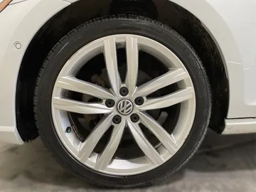 2018 Volkswagen Golf SportWagen - image 7