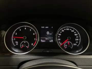 2018 Volkswagen Golf SportWagen - image 18