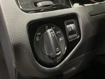 2018 Volkswagen Golf SportWagen - image 29