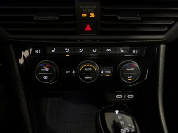 2024 Volkswagen Jetta - image 23