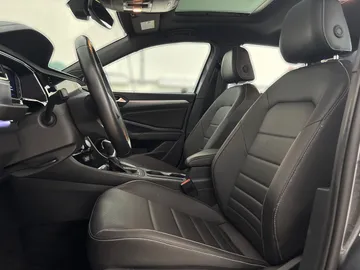 2024 Volkswagen Jetta - image 3