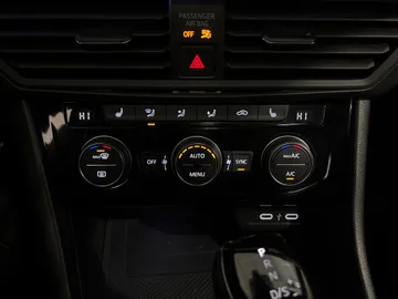 2024 Volkswagen Jetta - image 23