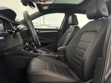 2024 Volkswagen Jetta - image 3