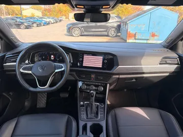 2022 Volkswagen Jetta - image 9