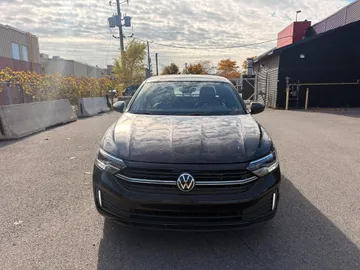 2022 Volkswagen Jetta - image 2