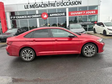 2023 Volkswagen Jetta - image 4