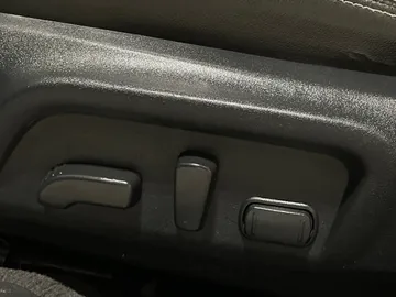 2016 Subaru Legacy - image 18