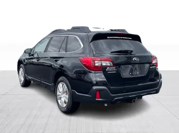 2018 Subaru Outback - image 10
