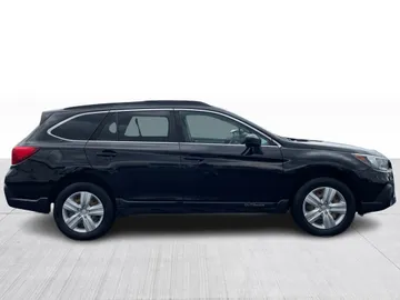2018 Subaru Outback - image 2
