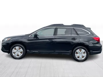 2018 Subaru Outback - image 9