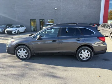 2018 Subaru Outback - image 6