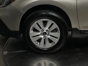 2019 Subaru Outback - image 7