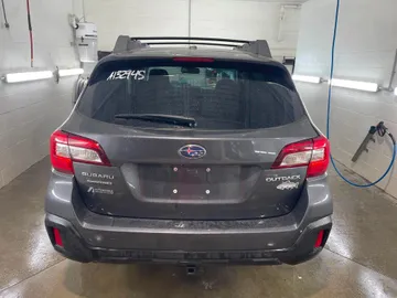 2019 Subaru Outback - image 7
