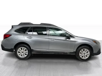2018 Subaru Outback - image 2