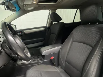 2018 Subaru Outback - image 3