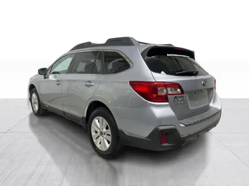 2018 Subaru Outback - image 12