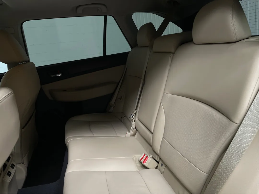 2017 Subaru Outback 3.6R Limited w/Tech Pkg, photo 10