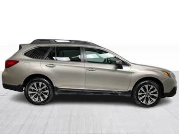 2017 Subaru Outback - image 9