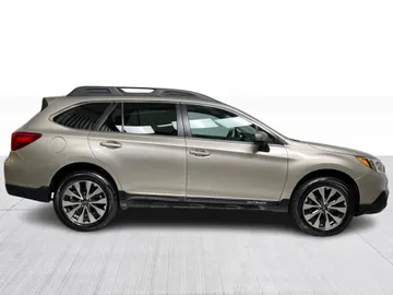 2017 Subaru Outback - image 9