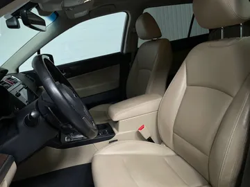 2017 Subaru Outback - image 10