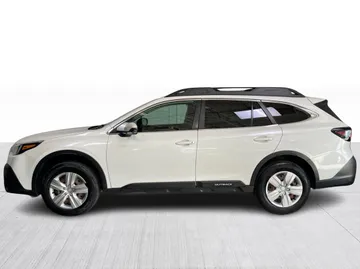 2022 Subaru Outback - image 9