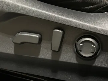 2020 Subaru Outback - image 25