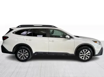 2020 Subaru Outback - image 15