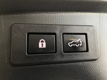 2020 Subaru Outback - image 21
