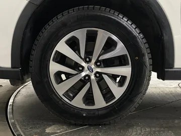 2020 Subaru Outback - image 7