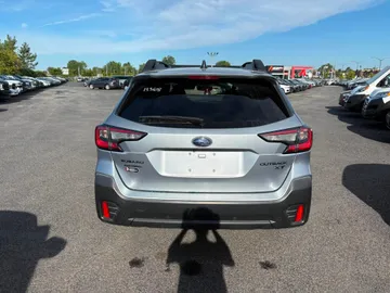 2020 Subaru Outback - image 6
