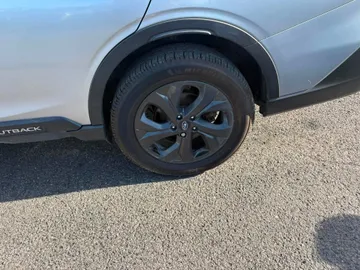 2020 Subaru Outback - image 7