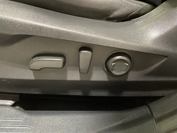 2020 Subaru Outback - image 19