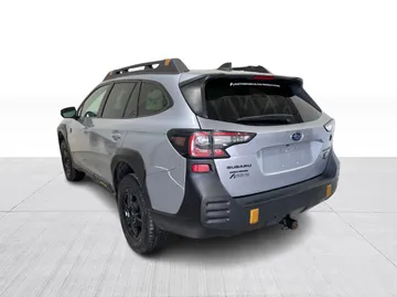 2022 Subaru Outback - image 12