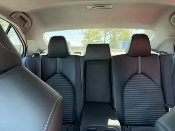 2023 Toyota Camry Hybrid - image 7