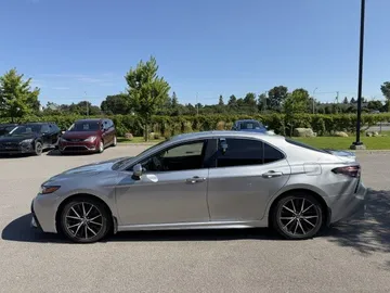 2023 Toyota Camry Hybrid - image 4