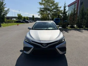 2023 Toyota Camry Hybrid - image 2