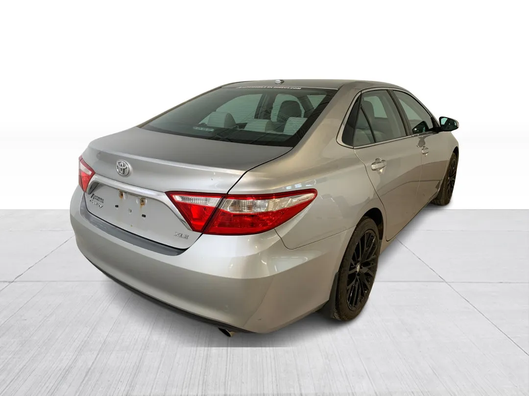 2016 Toyota Camry — photo 7