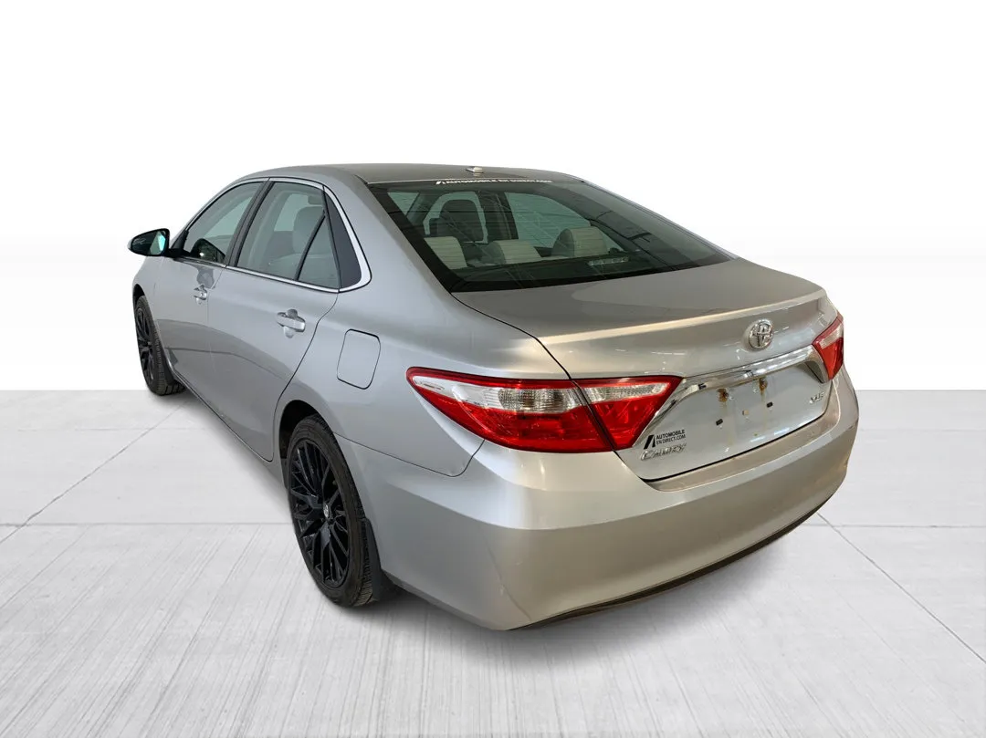 2016 Toyota Camry — photo 5
