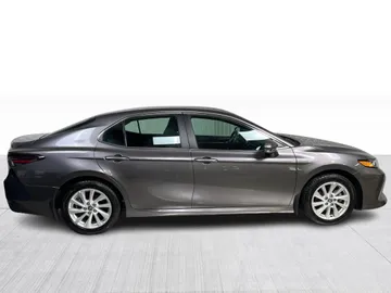 2023 Toyota Camry - image 2