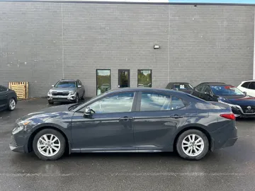 2025 Toyota Camry - image 4