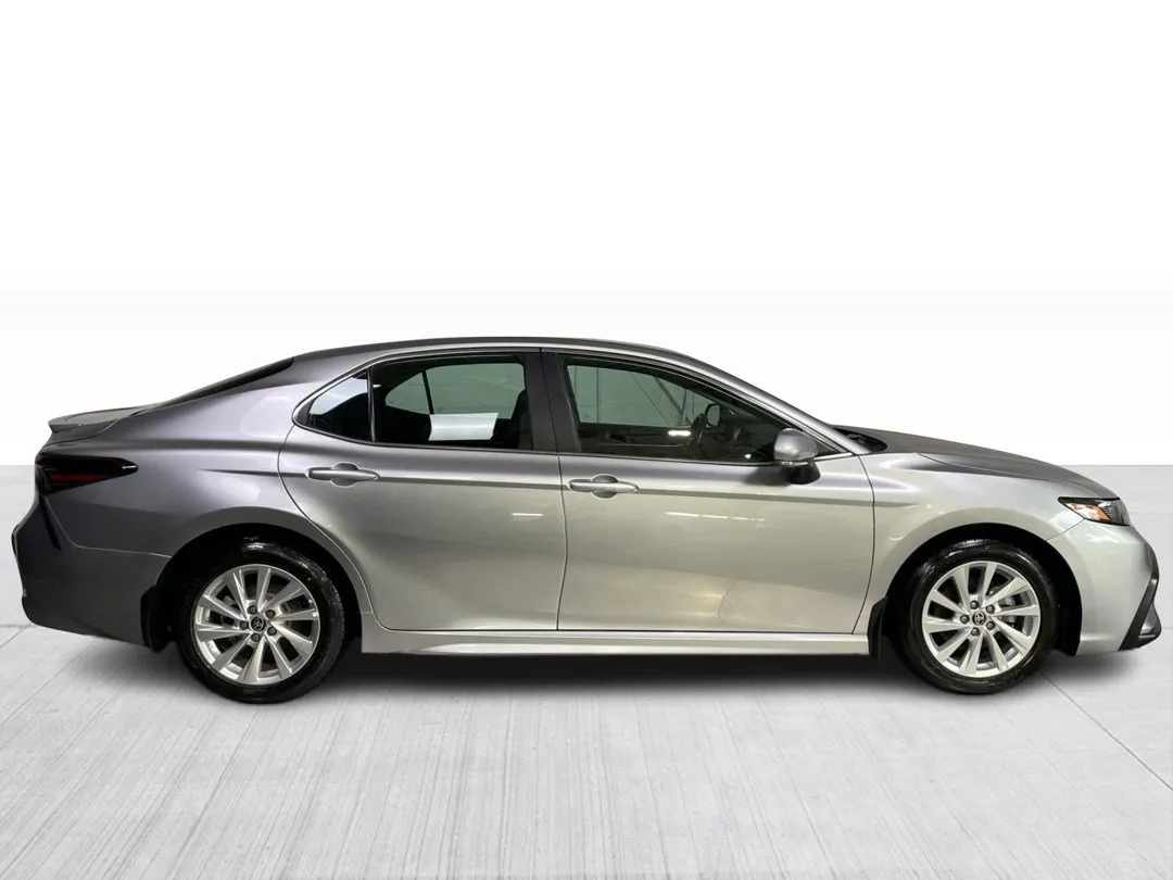 2023 Toyota Camry — photo 2