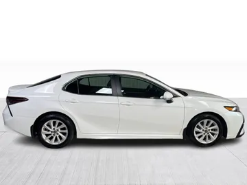 2023 Toyota Camry - image 9